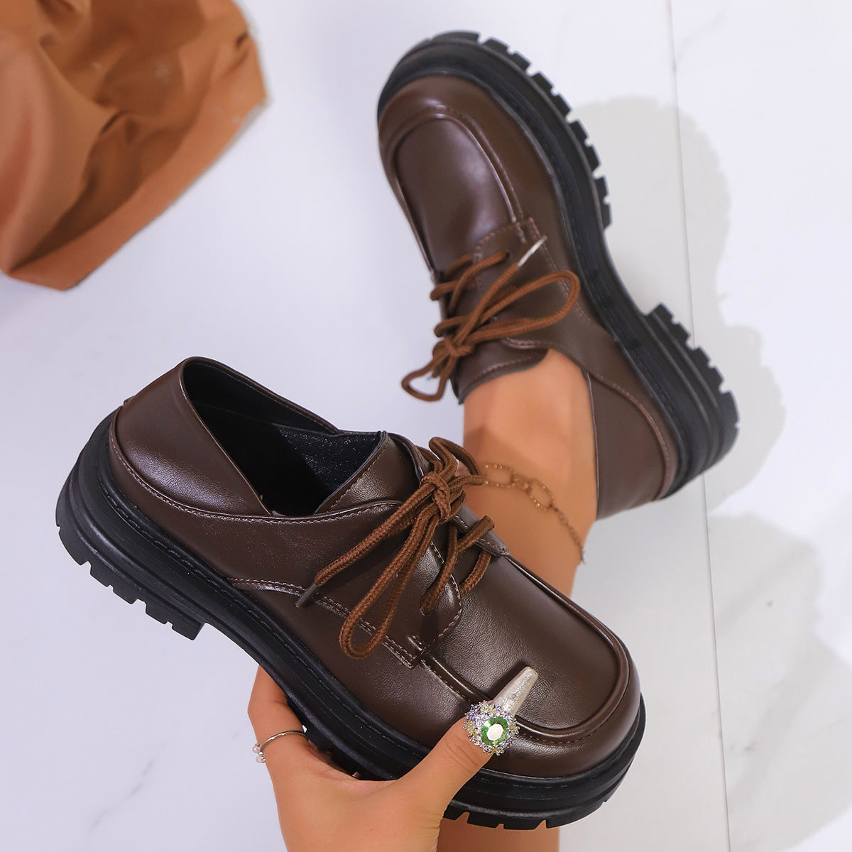 Eleganckie Ortopedyczne Buty z Unikalnym Wzorem